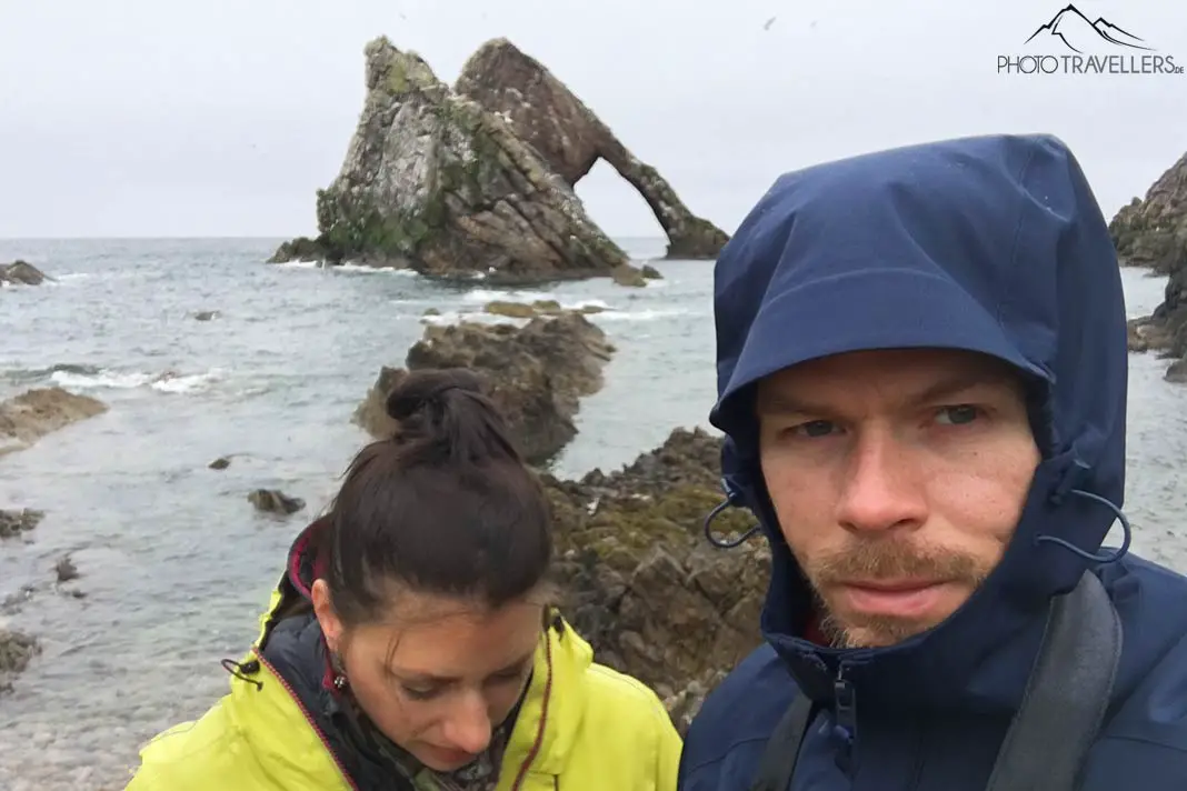 Biggi und Flo auf einer Blogger-Reise in Schottland am Meer