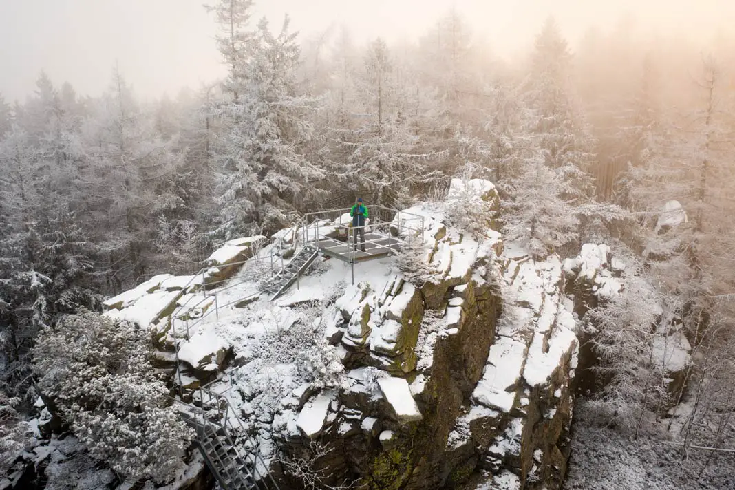 Der Saubadfelsen im Naturpark Steinwald im Winter