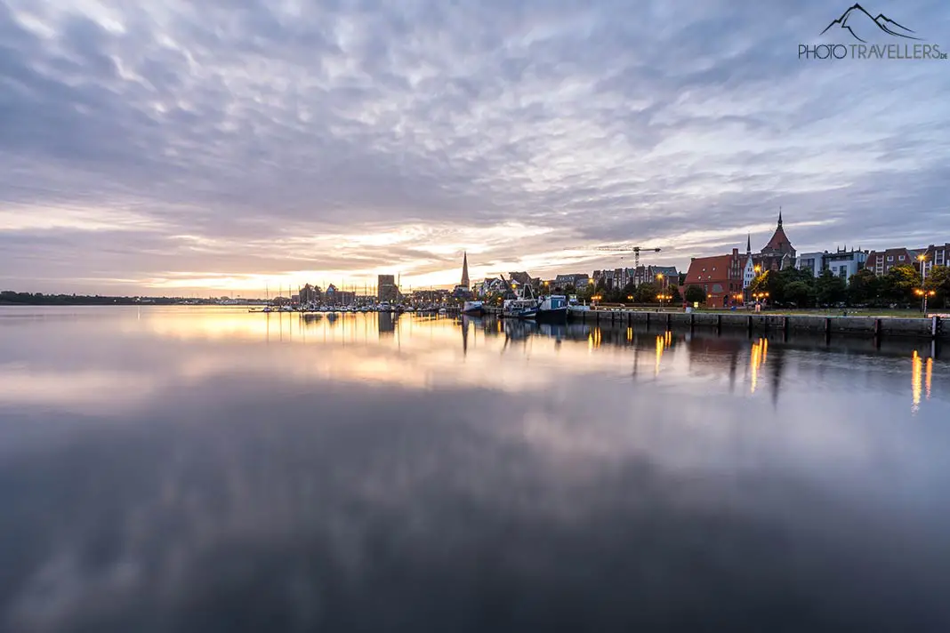 Der Rostocker Stadthafen im Morgenlicht
