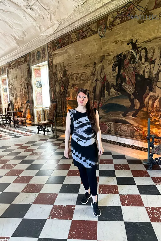Travel blogger Biggi Bauer in the Knights' Hall at Rosenborg Castle in Copenhagen