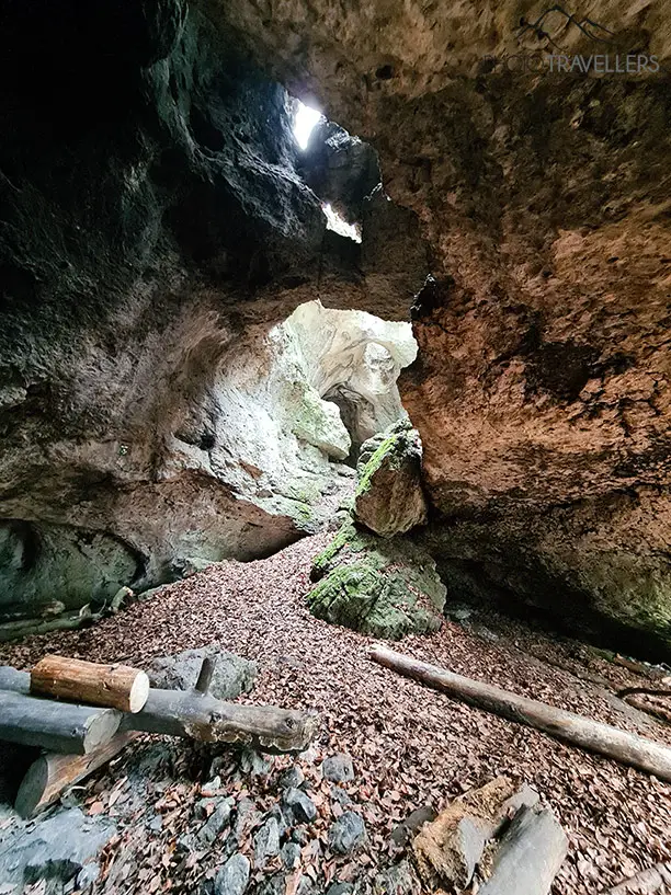 Höhle auf dem Höhenglücksteig
