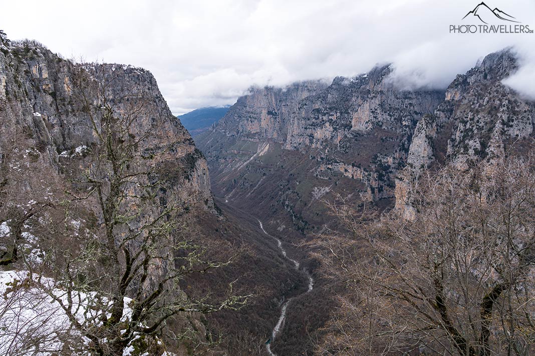 Der Blick in die Vikos-Schlucht in Griechenland