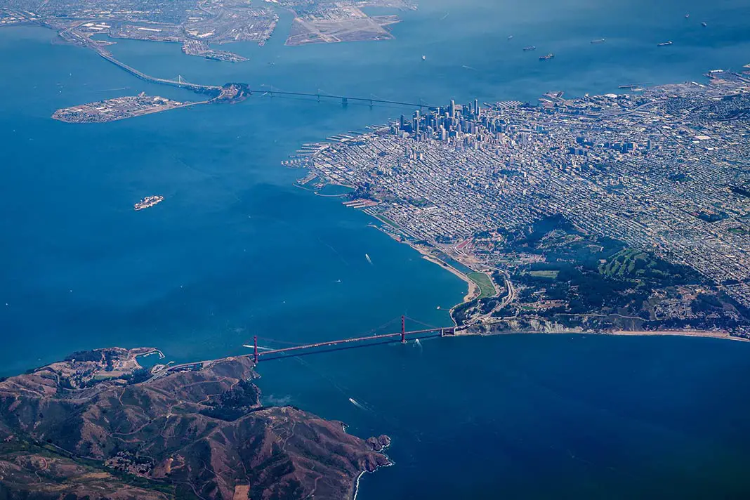 Der Blick auf San Francisco aus dem Flugzeug