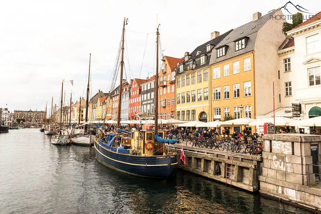 Der Neue Hafen in Kopenhagen mit Booten