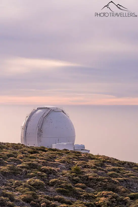 Das Observatorium auf dem Roque de Los Muchachos im Abendlicht