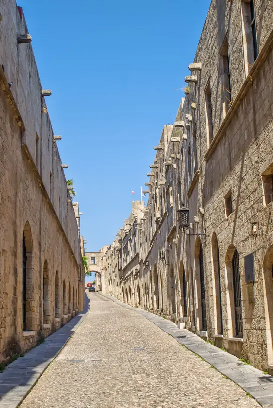 Eine Straße in der Altstadt von Rhodos