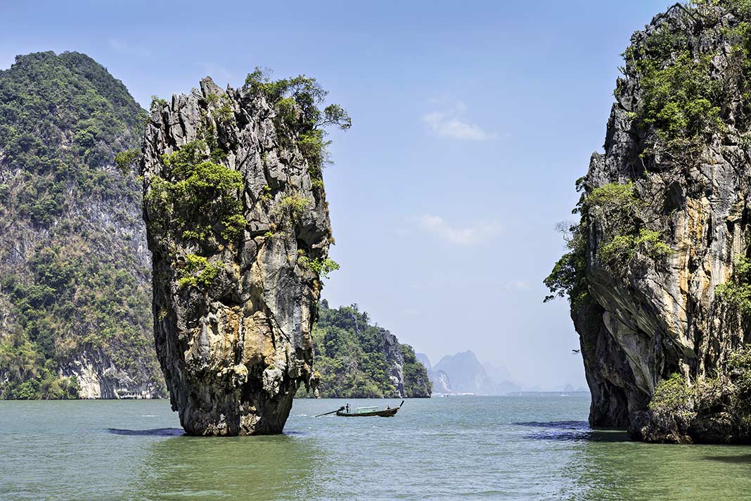 Die bekannte Felsnadel vor der "James-Bond-Insel" Khao Phing Kan, Thailand