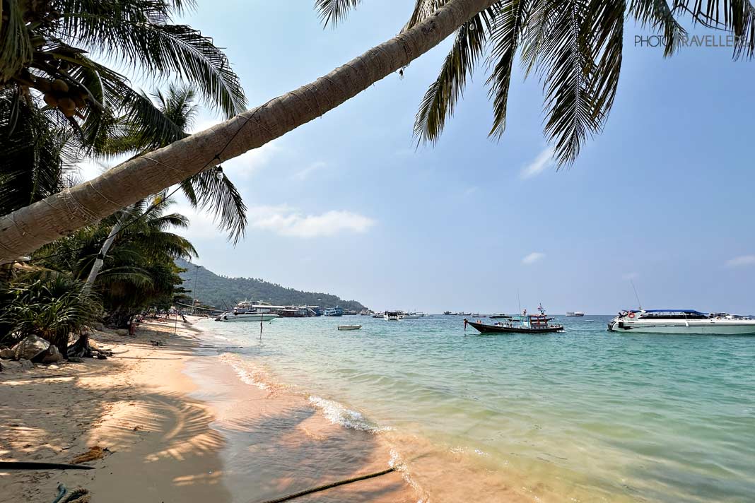 Boote am Mae Haad Beach auf Koh Tao, Thailand