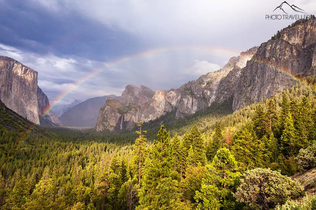 Ein Regenbogen im Yosemite Valley