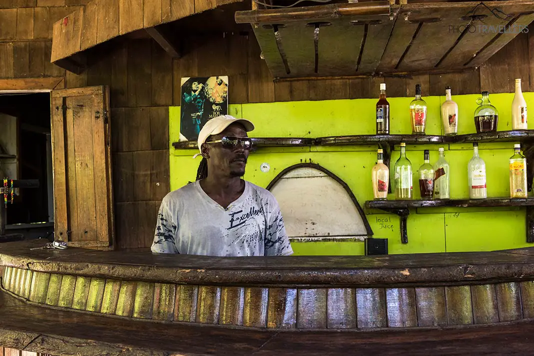 Der Barkeeper der Dschungelbar am Indian River