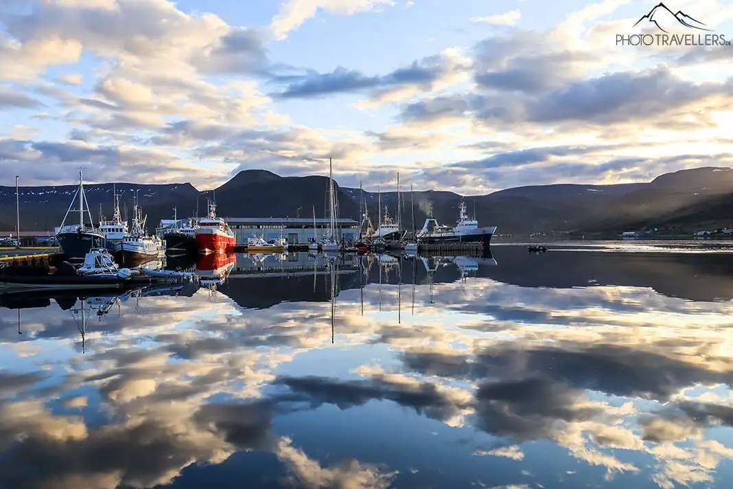 Boote im Hafen von Ísafjörður