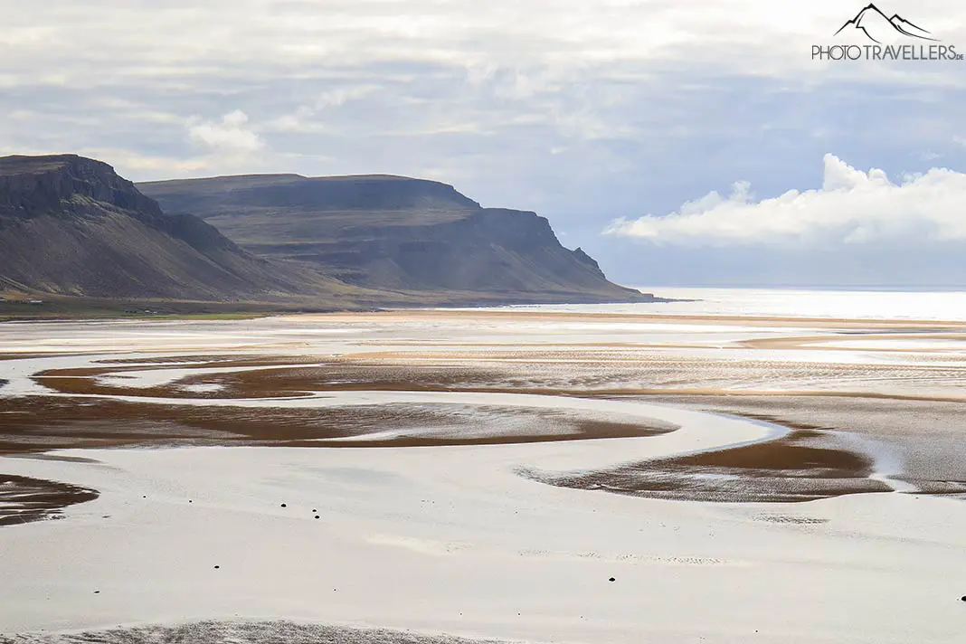Der Blick über den Rauðisandur Beach