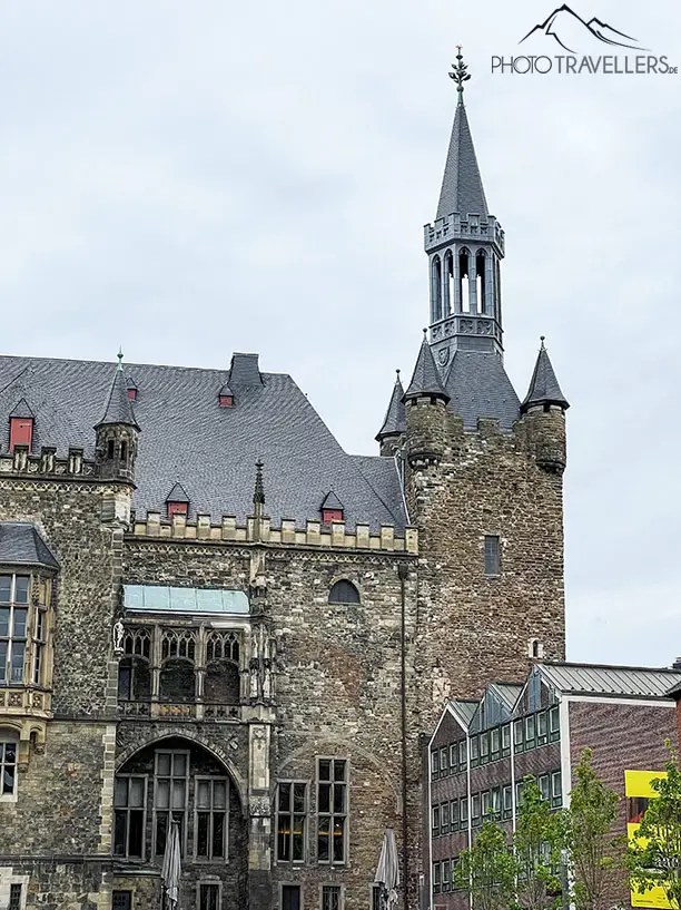 Turm des Rathauses in Aachen