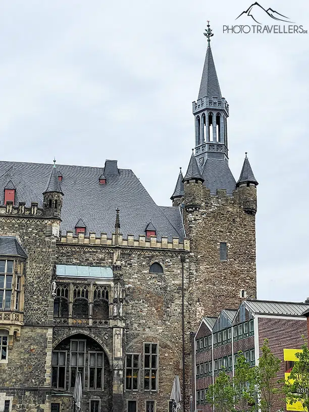 Turm des Rathauses in Aachen