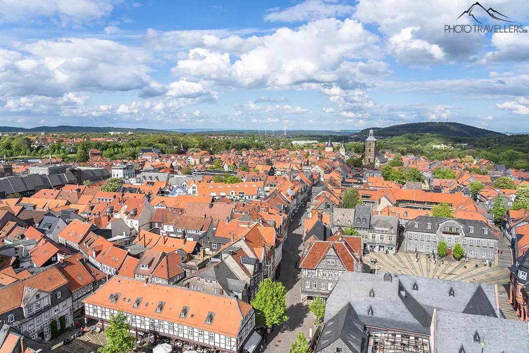 Blick vom Kirchturm auf Goslars Hausdächer