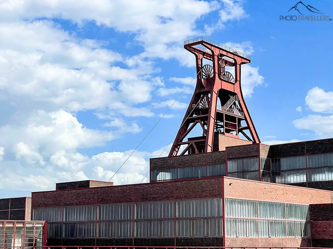 Die Zeche Zollverein mit dem markanten Turm in Essen