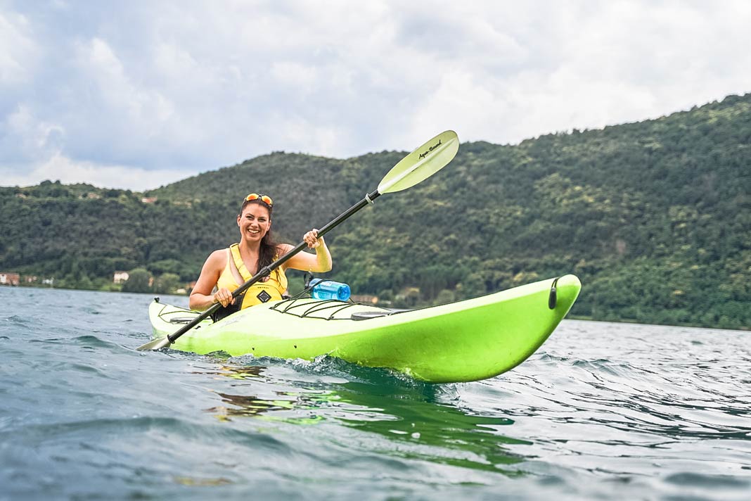 Biggi im Kajak auf dem Luganersee