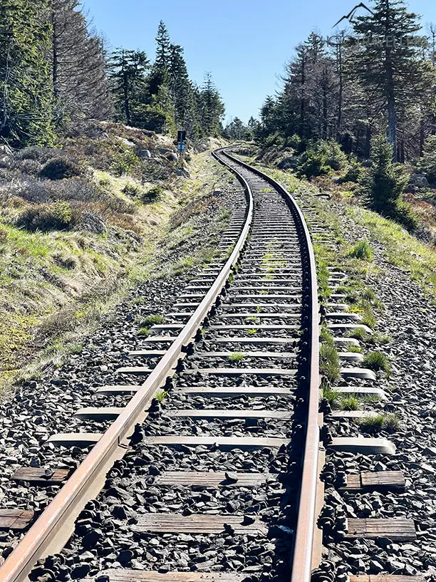 Die Schienen der berühmten schmalspurigen Brockenbahn
