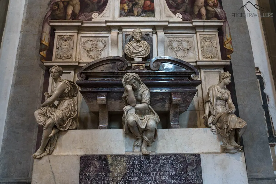 Das Grabmal von Michelangelo in der Basilica di Santa Croce in Florenz