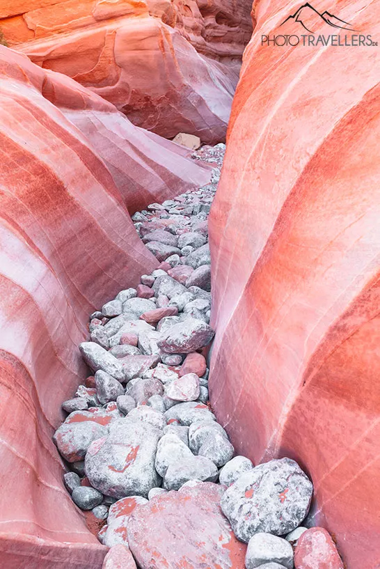 Rote Felsformationen im White Domes Slot Canyon