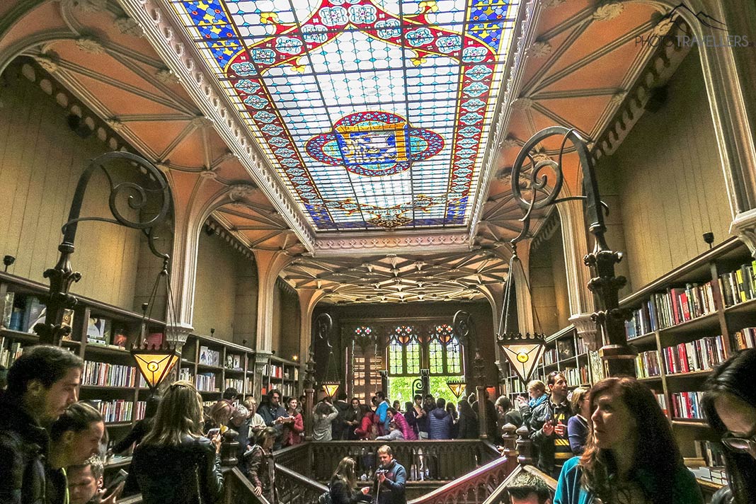 Im Inneren der Livraria Lello