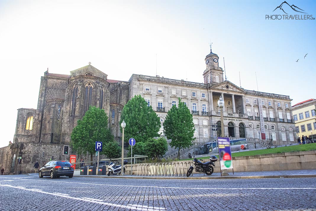 Der Palácio da Bolsa mit der Igreja Monumento de São Francisco