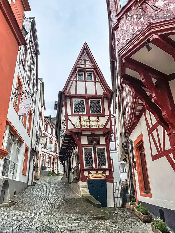View of the pointed half-timbered house in Bernkastel-Kues