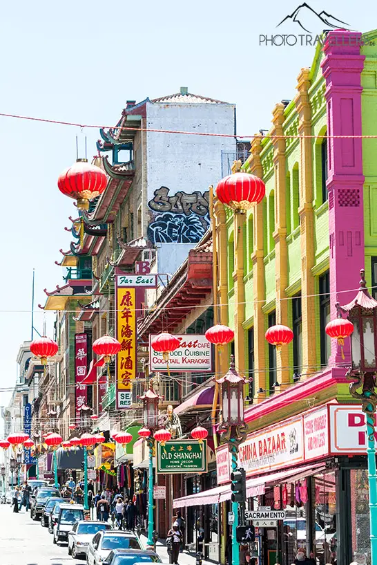 In the middle of the colourful Chinatown in San Francisco
