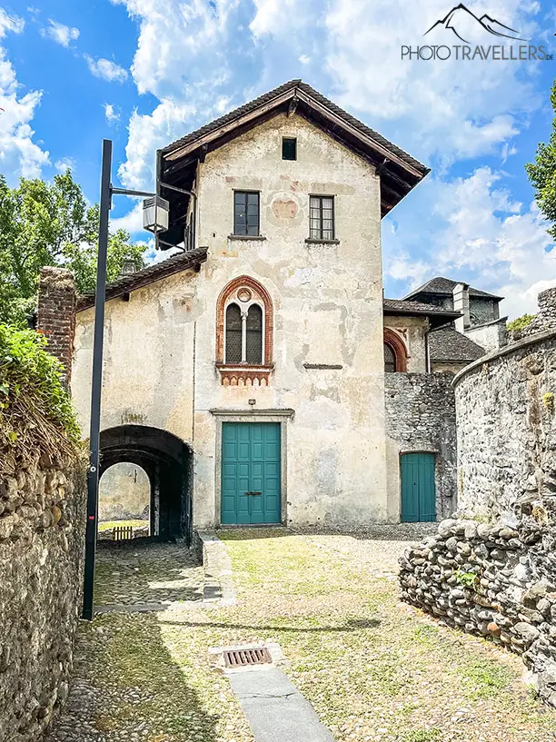 Blick auf die Frontansicht des Castello in Locarno