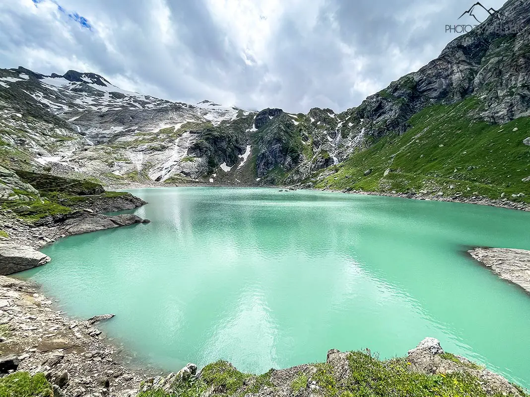 Der türkise Lago de Zött mit dem imposanten Gletscher im Hintergrund