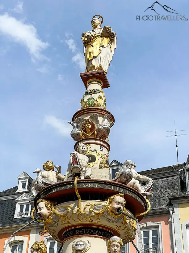 Der Petrusbrunnen am Hauptmarkt in Trier
