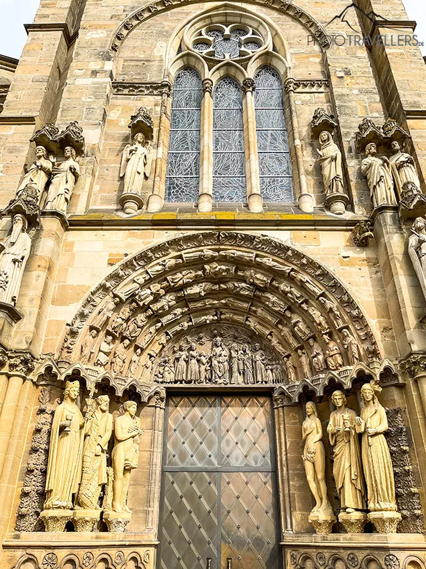Das mächtige Eingangsportal der Liebfrauenkirche
