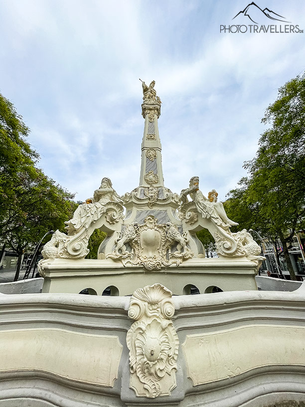 Der Sankt Georgsbrunnen von Trier ist eine schöne Sehenswürdigkeit