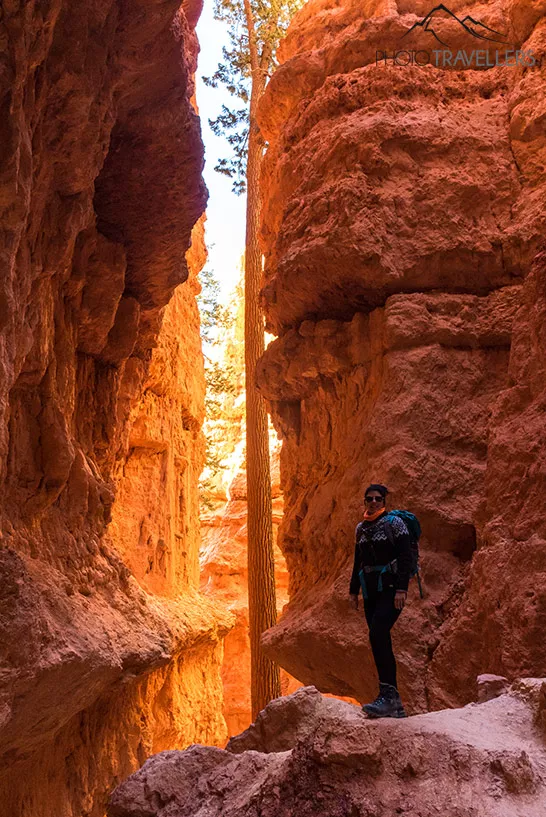 Reisebloggerin Biggi Bauer in der "Wall Street" auf dem Navajo Loop Trail im Bryce Canyon in Utah
