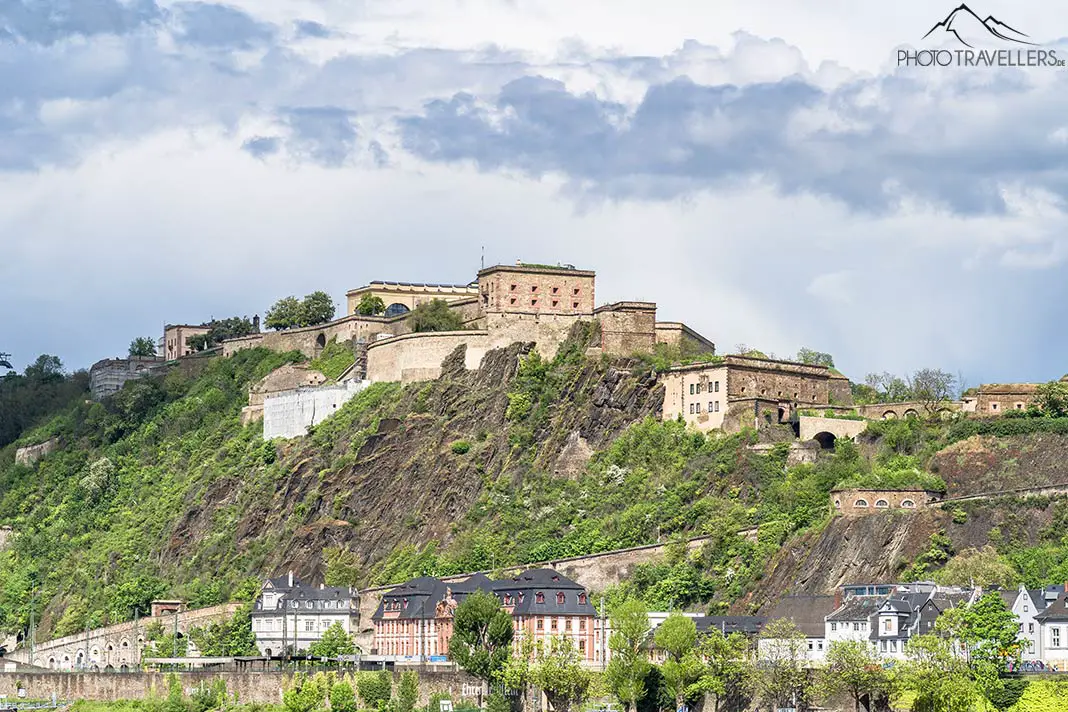 Der Blick von Koblenz auf die Festung Ehrenbreitstein