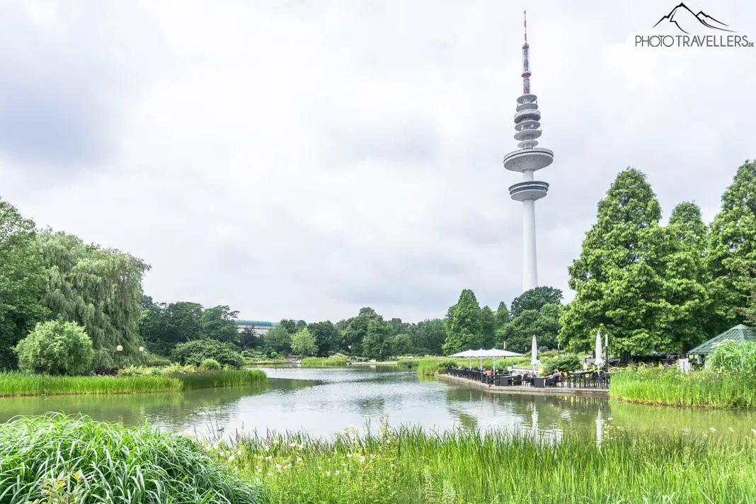 A lake in the park Planten un Blomen with the television tower