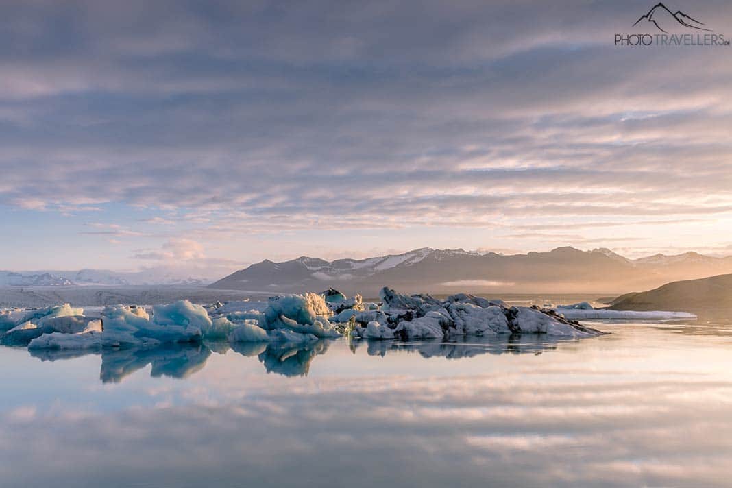 Sonnenaufgang über der Gletscherlagune Jökulsárlón