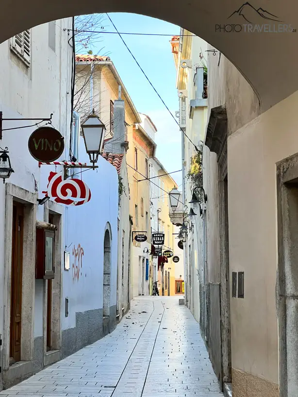 In a narrow alley in the village of Krk