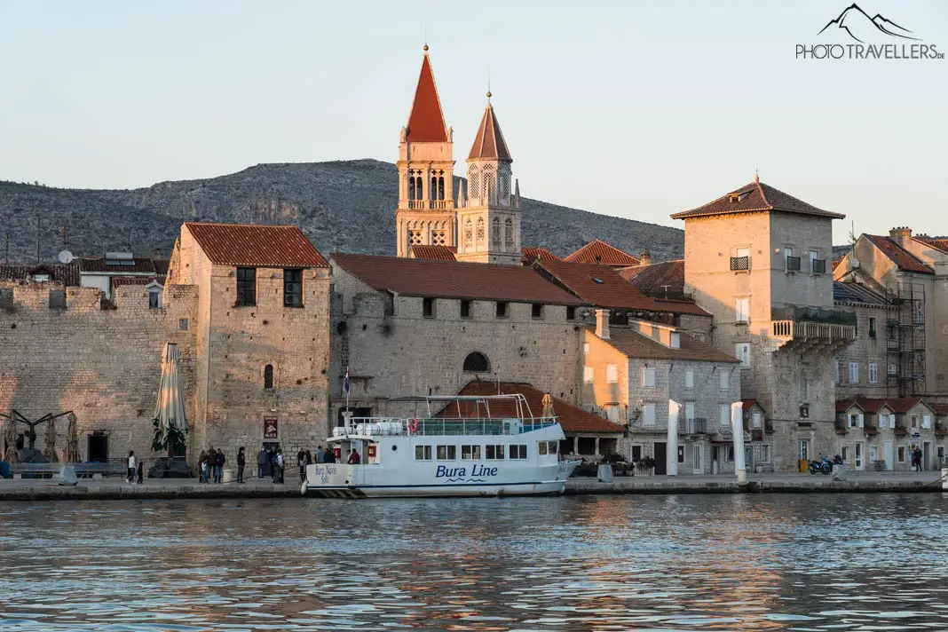 The city wall of Trogir in the light of the evening sun