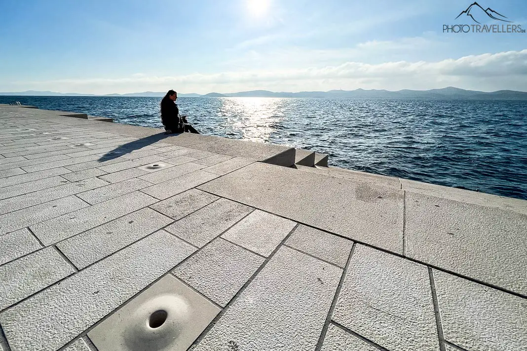 Biggi an der Meeresorgel in Zadar