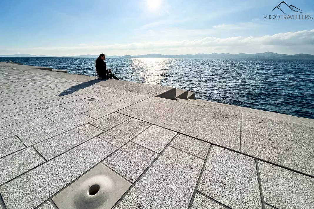 Biggi an der Meeresorgel in Zadar