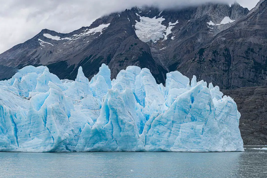 Blick auf Gletschermassen am Lago Grey Glacier