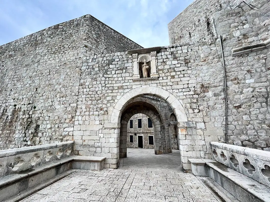 Blick auf das Ploce-Tor in Dubrovnik