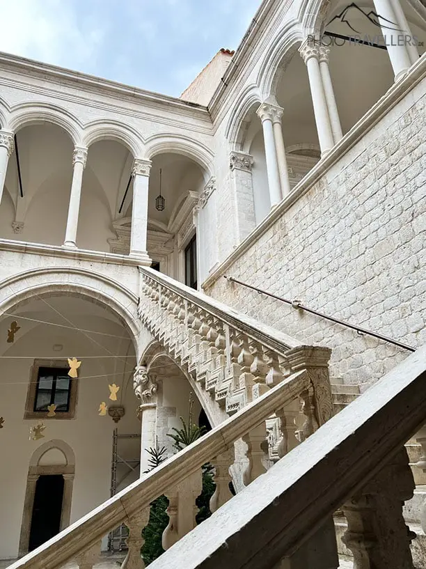 Die Treppe des Rektorenpalasts in Dubrovnik
