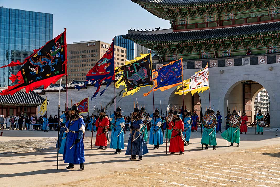 Farbenprächtige Wachablösung vor dem Gyeongbokgung-Palast, Seoul