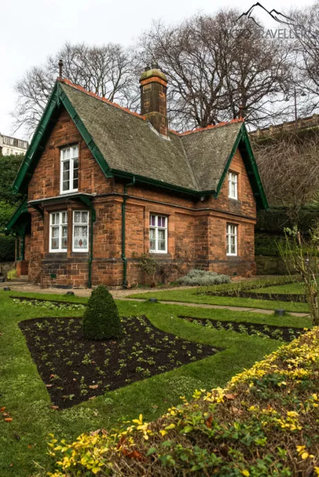 Schau dir unbedingt das Gardener’s Cottage in den Princess Street Gardens an