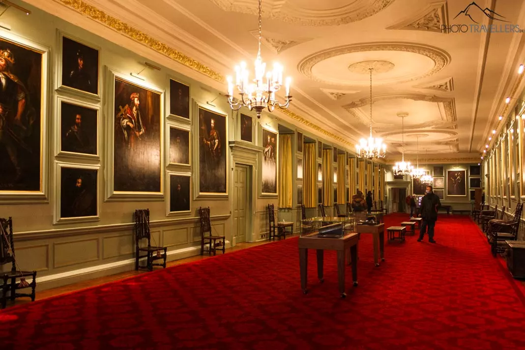 Blick in den beeindruckenden Saal des Holyrood Palace