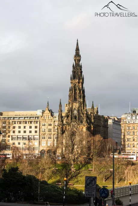 Das Scott Monument - hier im Bild- zählt zu den Top-Sehenswürdigkeiten in Edinburgh