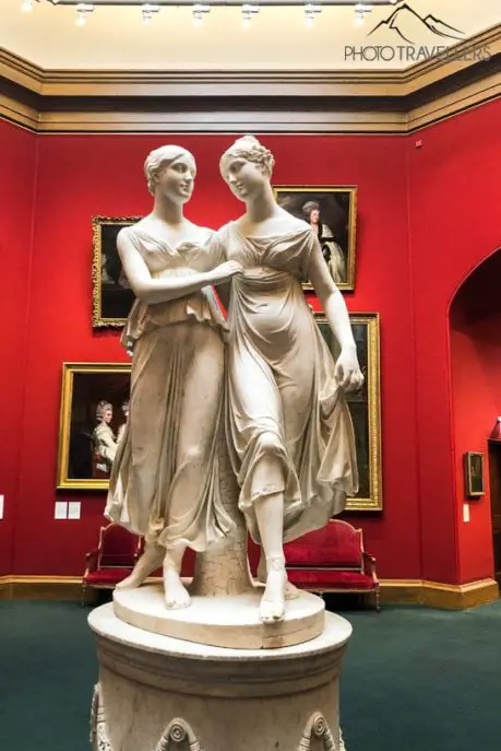 Figure of two women in the Scottish National Gallery in Edinburgh
