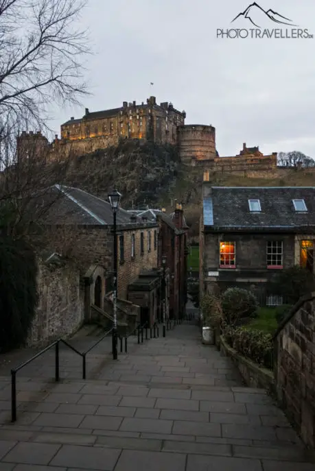 view onto Edinburgh Castle from The Vennel